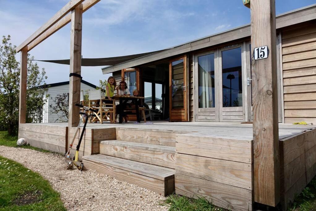 Strandvakantiehuisje! Воркум Екстериор снимка
